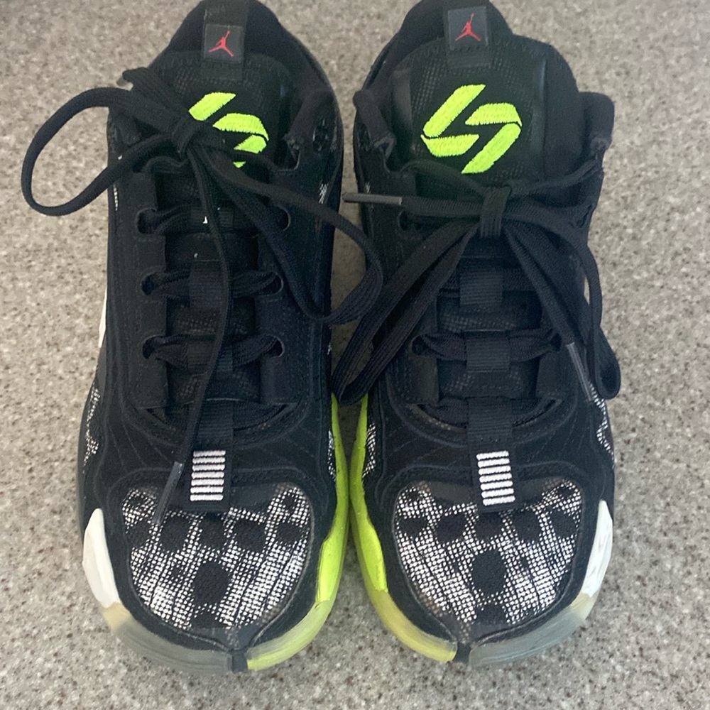 Nike Jordan Luka 2 Black Volt White 
Size 4Y